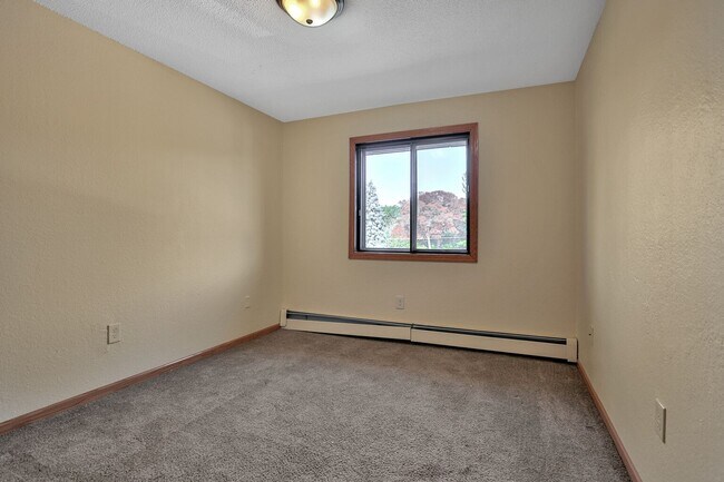 Building Photo - 6001 E Viking Blvd
