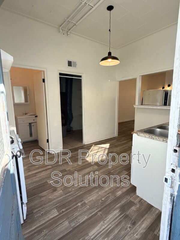 Building Photo - 3209 Burton Ave SE