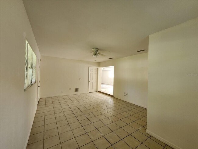 Building Photo - 2831 NE 17th Dr