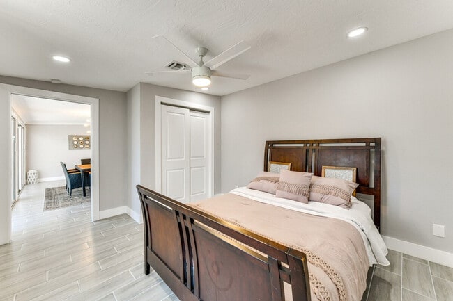 Building Photo - 2473 Yorkshire Dr