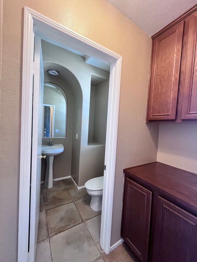 Building Photo - Yucaipa Home Located in Chapman Heights Community