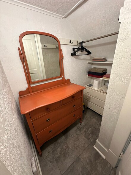 Building Photo - 105 S Park Ave