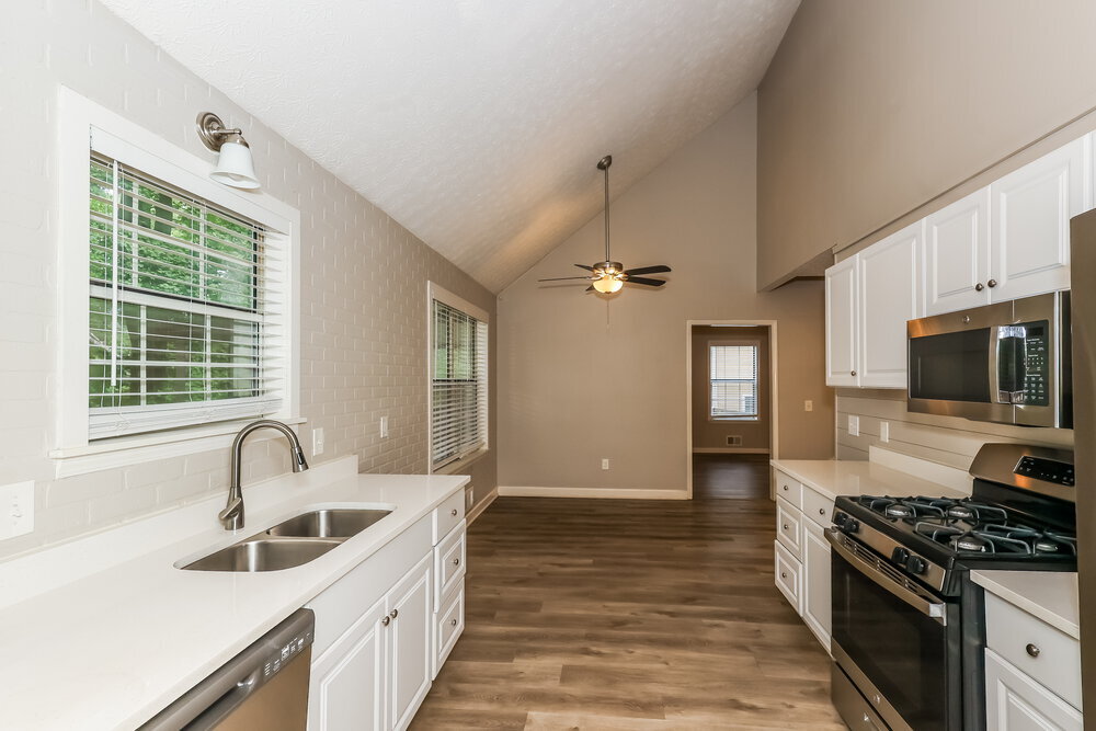 Building Photo - 15 Valley Brook Dr