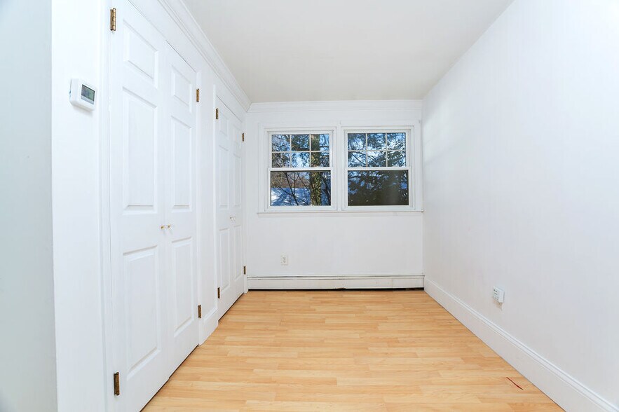 Building Photo - 198 Valley Rd