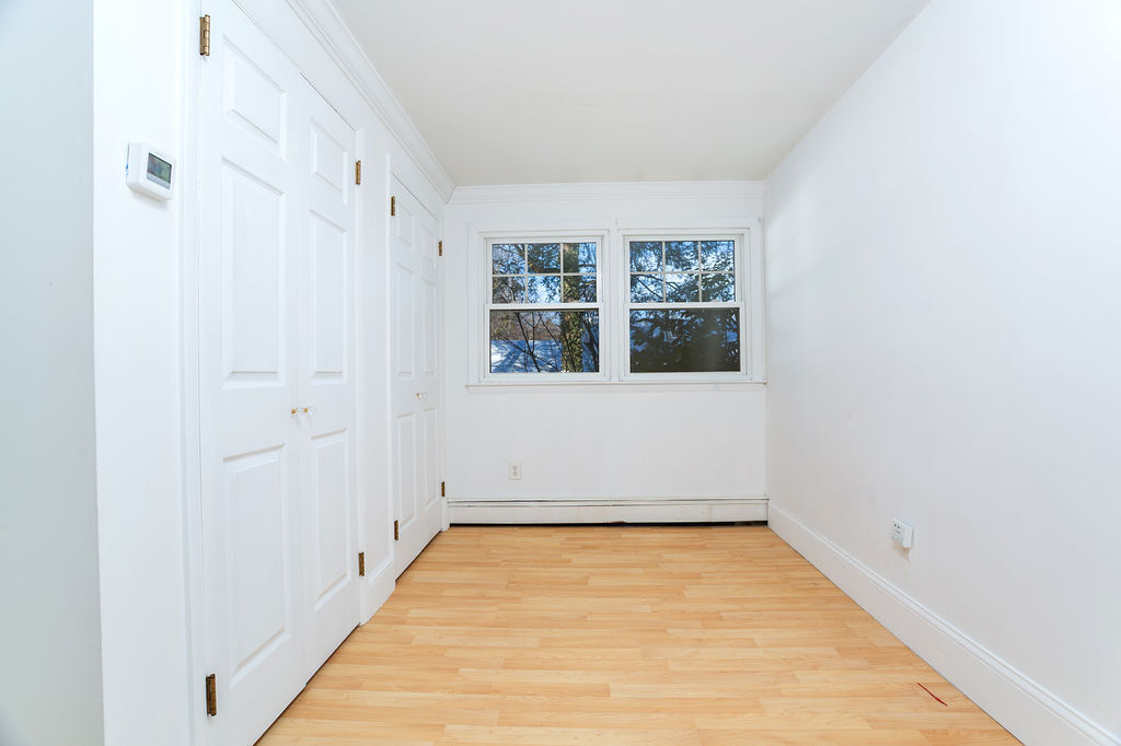 Building Photo - 198 Valley Rd