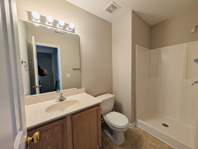 Building Photo - Great Rental Close to NC State