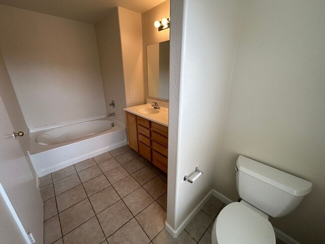 Building Photo - 18529 W Mariposa Dr