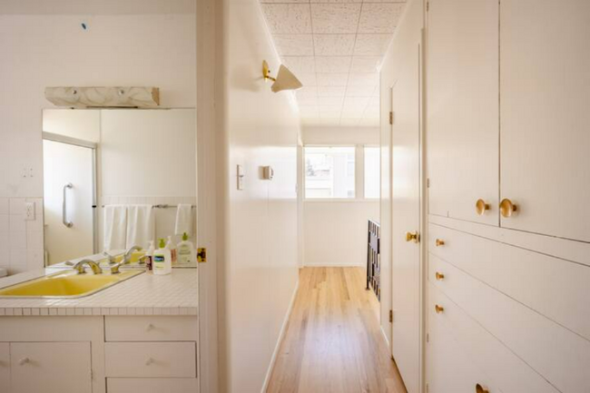 Building Photo - 2102 Mariposa Ave