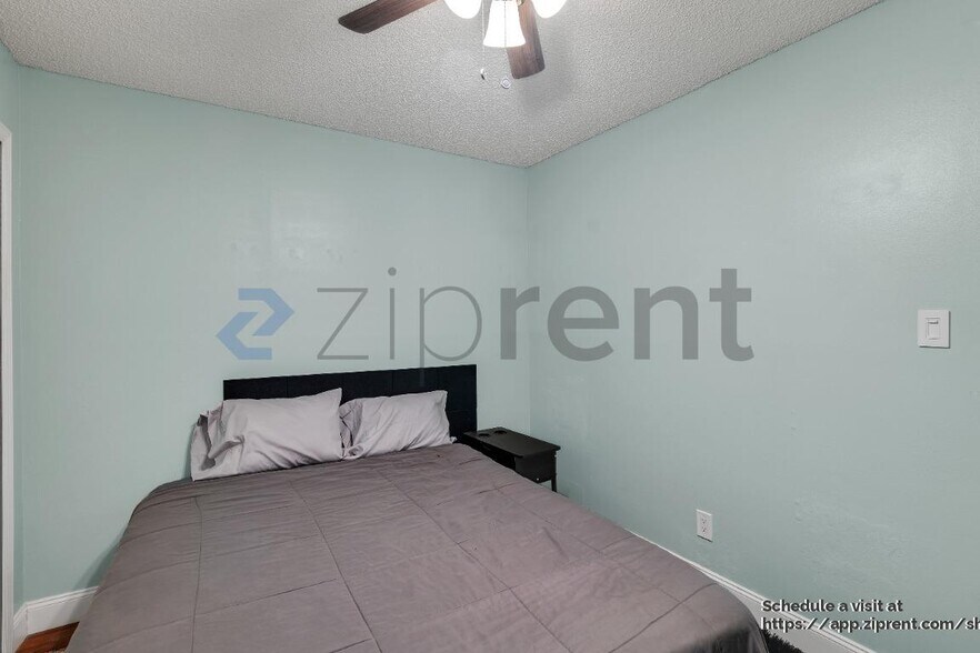 Building Photo - 208 Pap Finn Ct