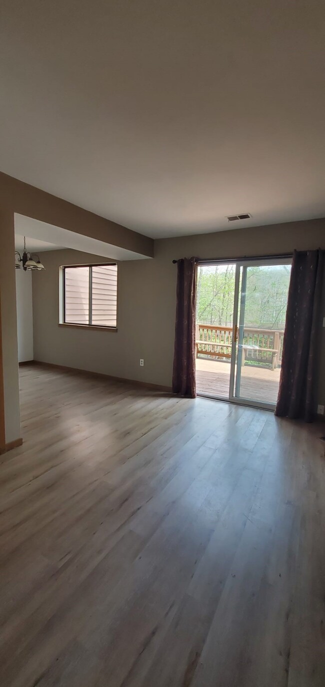 Building Photo - 344 Crewe Ct