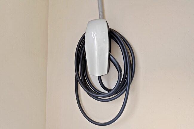 Building Photo - 1981 Sunview Ct