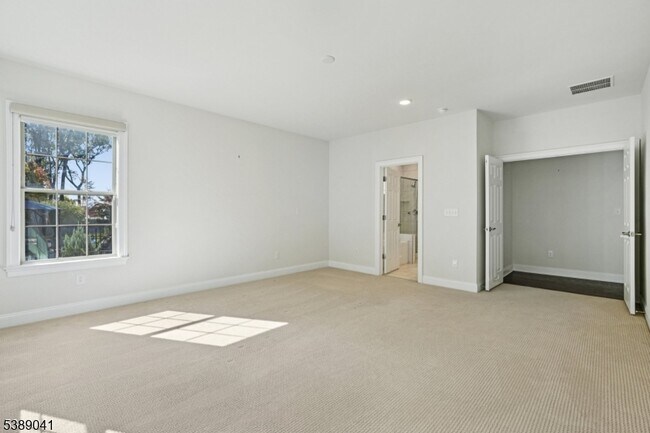 Building Photo - 12 Hilltop Dr
