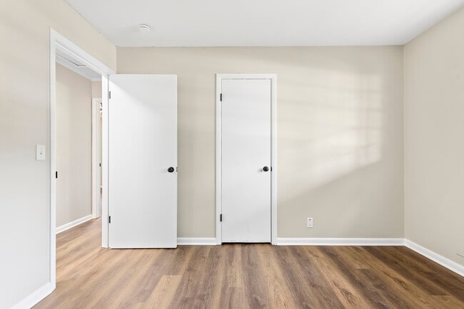 Building Photo - 201 Roberts St