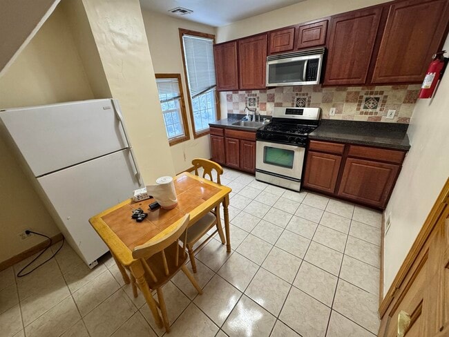 Building Photo - 24 Bloomfield Way