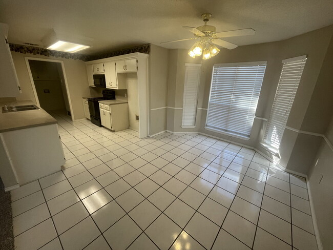Building Photo - Beautiful House Located Near Elementary & Minutes From W. Loop 289!