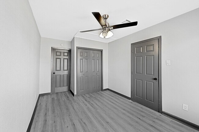 Building Photo - 4406 Edison St
