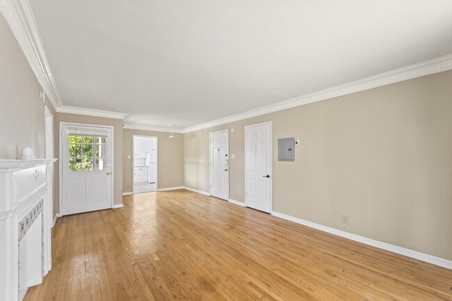Building Photo - 1444 S Beverly Dr