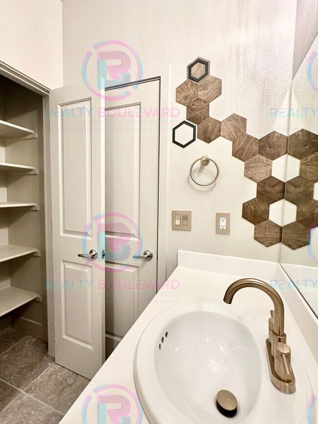 Building Photo - 1 Month Fee!-Specific. Modern Designer 2 B...