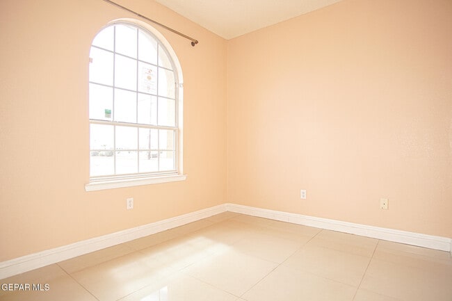 Building Photo - 14701 Calhoun Dr