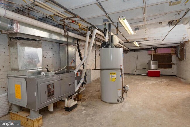 Building Photo - 224 N Milton Ave