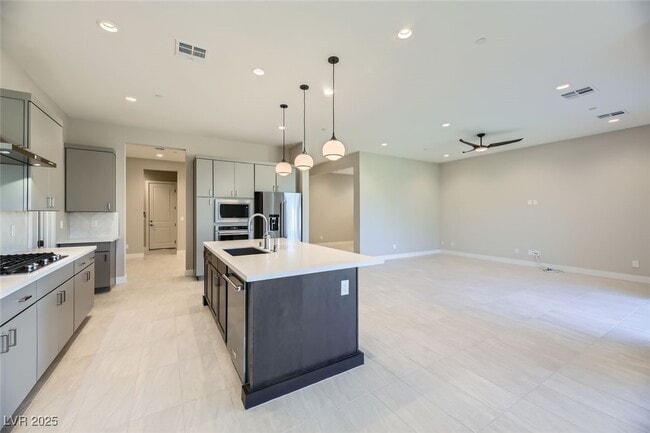 Building Photo - 840 Watford Pl