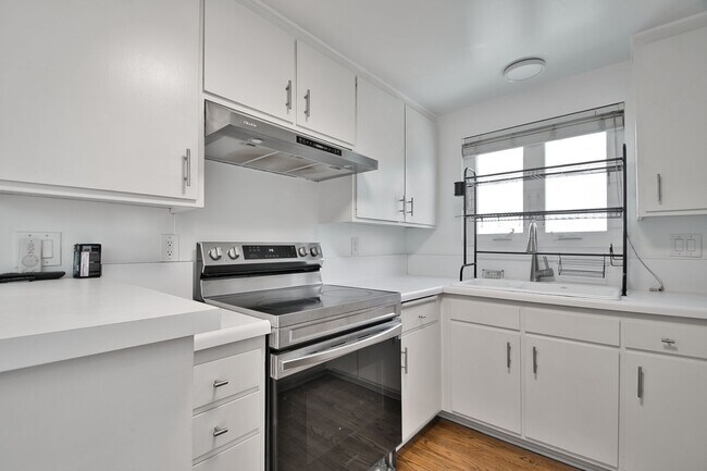 Building Photo - 127 15th Pl