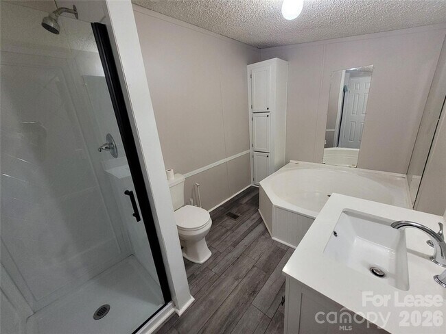 Building Photo - 179 Family Cir