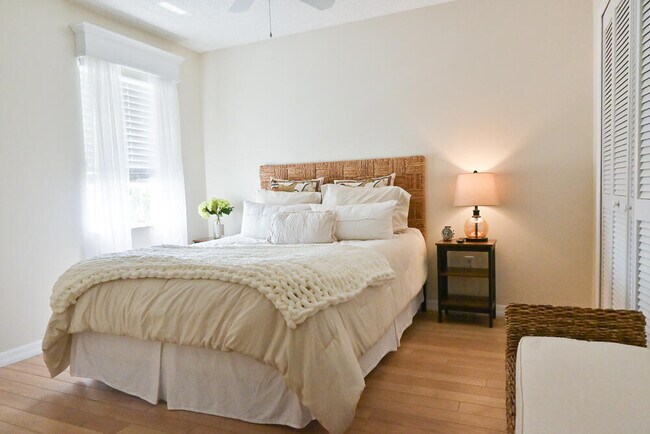 Building Photo - 12828 Meadowbreeze Dr