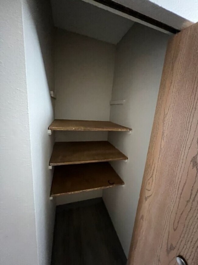 Building Photo - Spacious Apartment for Rent