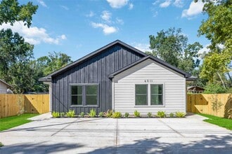 Building Photo - 8511 Prairie View Dr