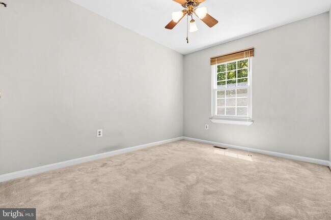 Building Photo - 6088 Heatherwood Dr