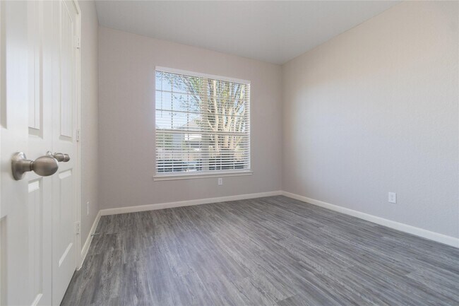 Building Photo - 23523 Maple Vista Ln