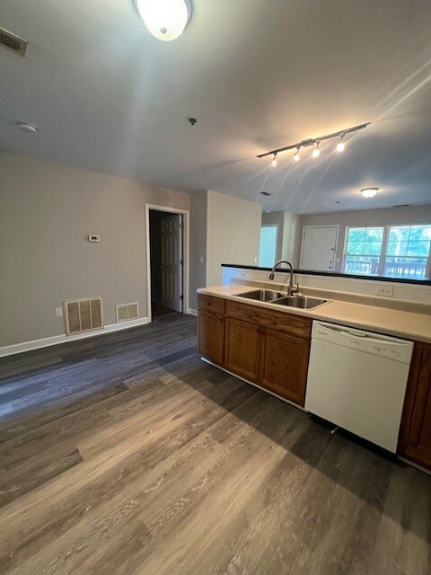 Building Photo - 916 Avon Ave