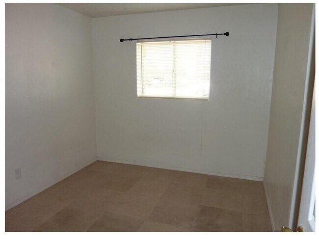 Building Photo - 3027 W San Miguel Ave
