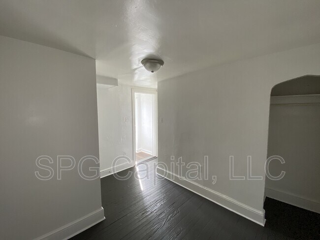 Building Photo - 28 E Maple St