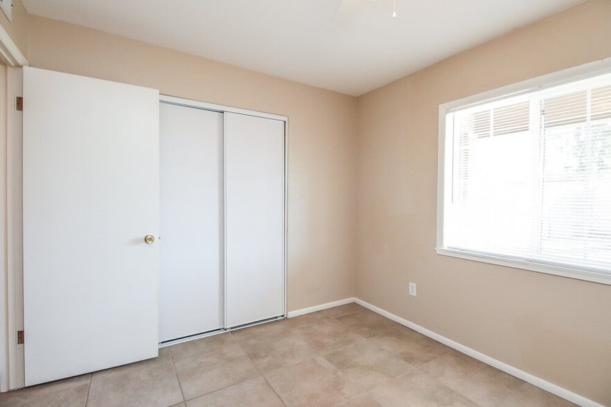 Building Photo - 119 S Cottonwood St