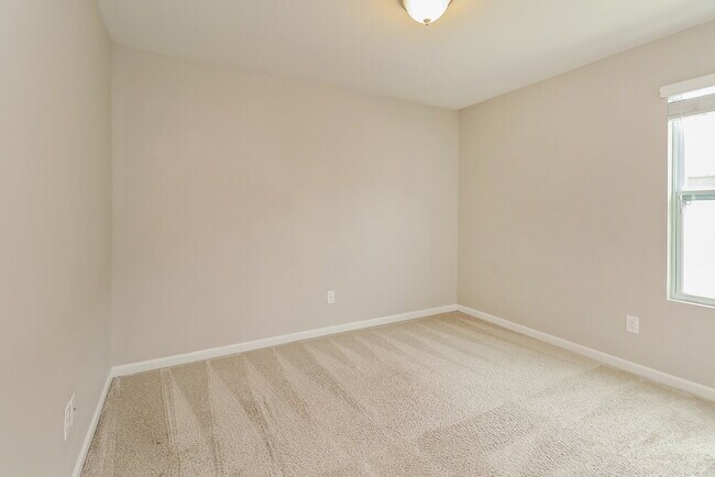 Building Photo - 516 Knothole Ln