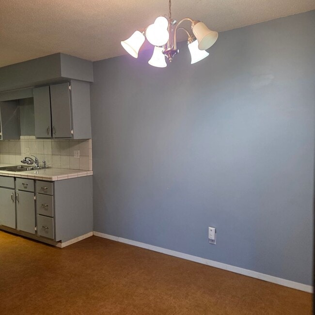Building Photo - South Lincoln 1-bedroom apartment