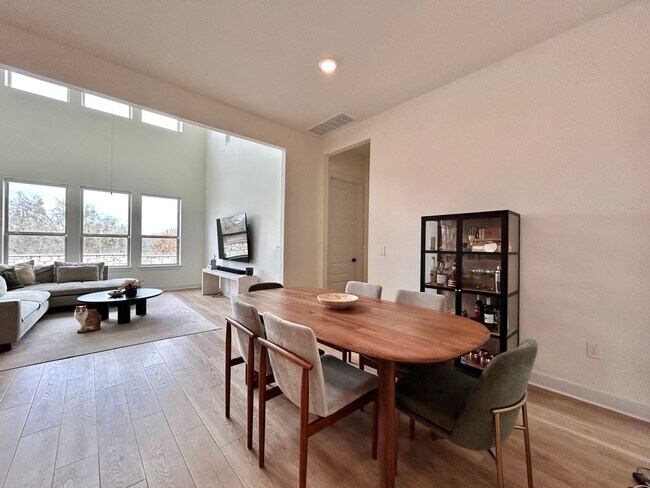 Building Photo - Spacious & Beautiful 3/BR 2/BA Two-Level Home with Garage & Fenced Yard