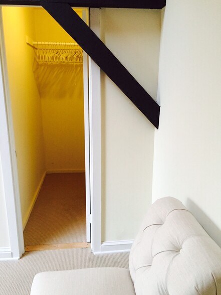 Sitting Room Walk-In Closet view. - 12 Stockton Avenue
