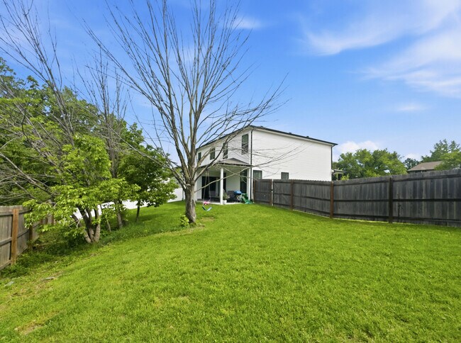 Building Photo - 3201 Crestwood Ln