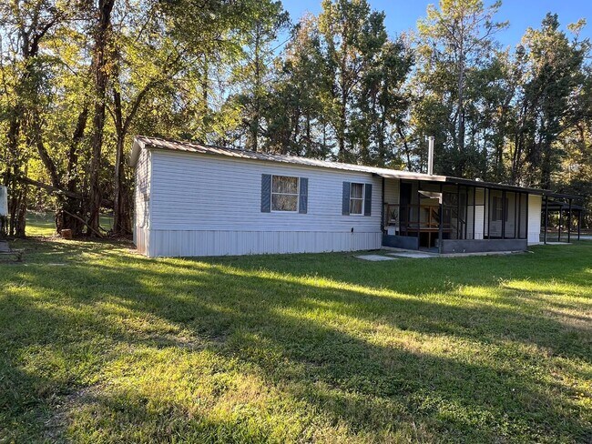 Building Photo - Three Bedroom Home with a Spacious Backyard