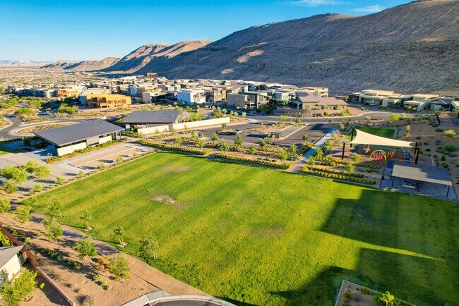 Building Photo - Mesa Ridge Luxury Oasis Feathertop