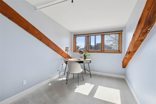 Building Photo - 555 S Water St