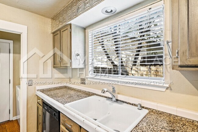 Building Photo - 8500 Caspian Dr