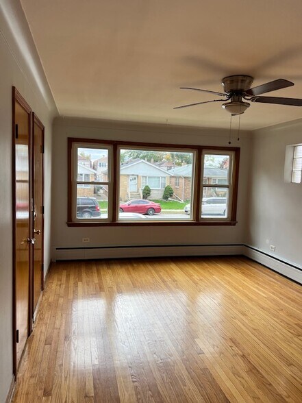 Living Room - 5748 W Montrose Ave