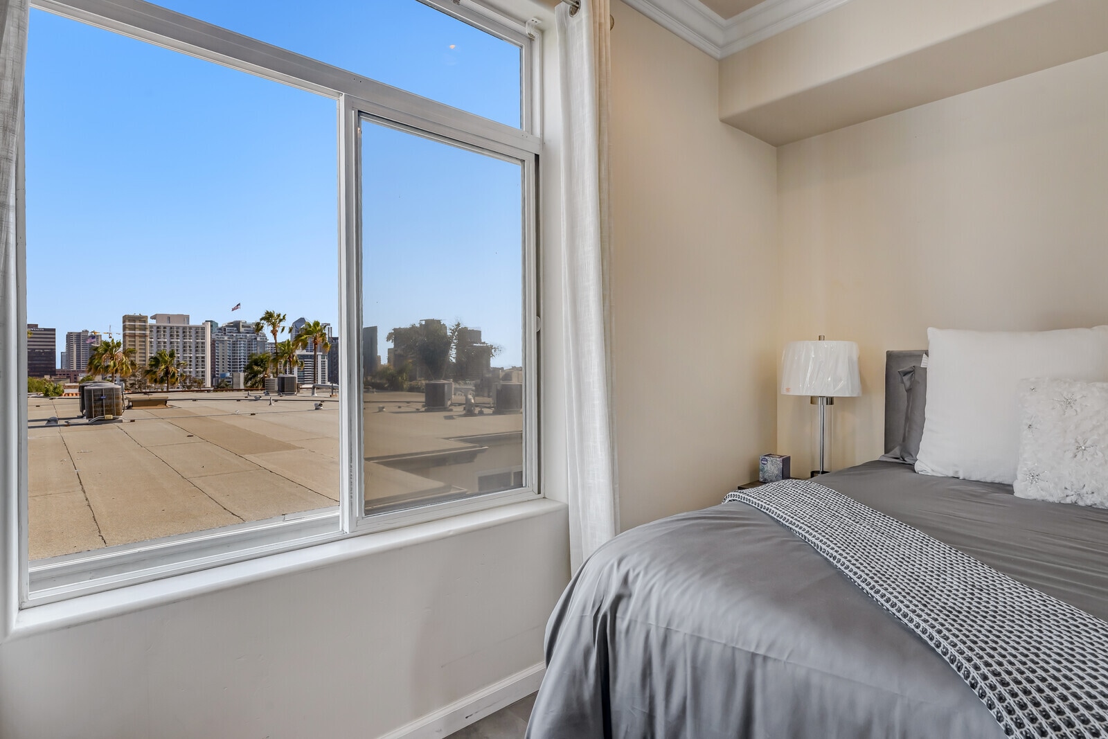 Building Photo - 145 W Hawthorn St