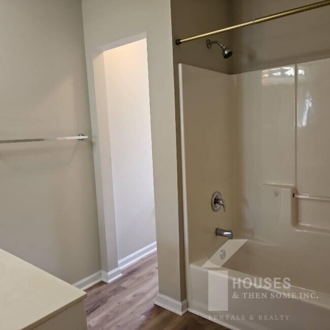 Building Photo - 210 Stapleford Park Dr