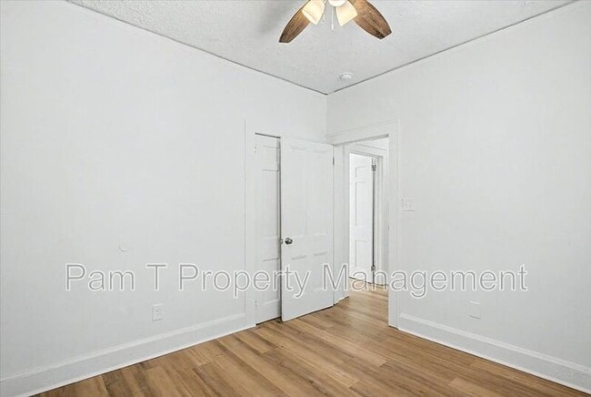 Building Photo - 613 W 39th St
