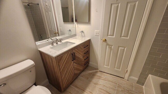 Building Photo - Spacious Arlington TH Near Ballston Metro!